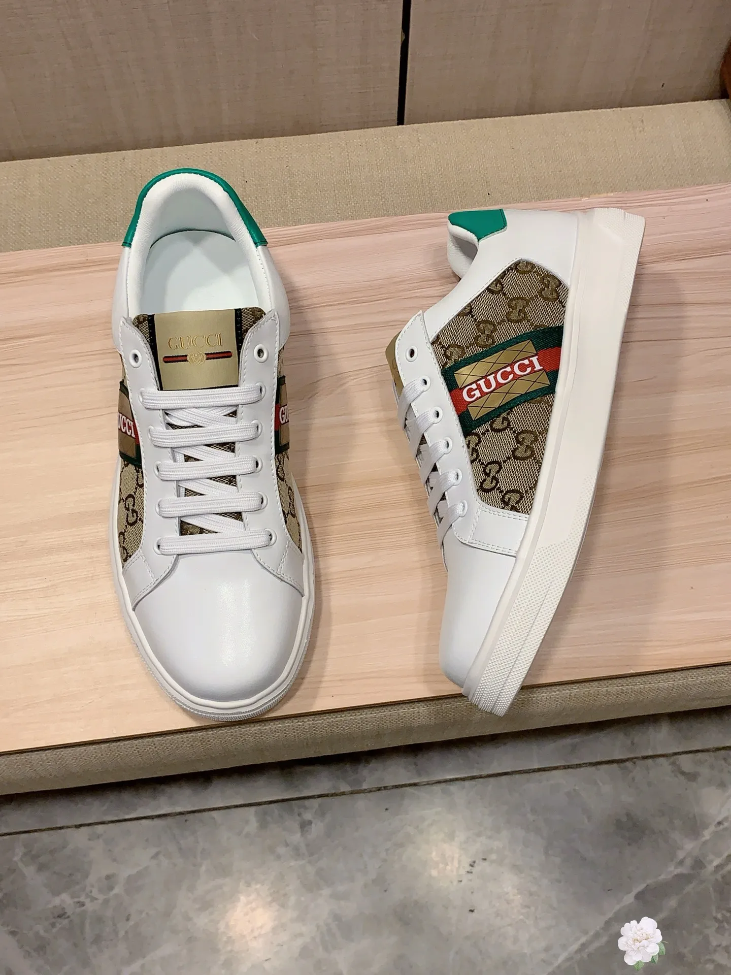 Men's men's shoes💰420💰💰🎩🎩[Lightning][Lightning] "Gucci*" latest • popular casual shoes, top brand [seduce] luxury ~ purchasing agency, top ~ quality. [Strong] The upper is made of imported breathable cowhide with fabric material ➕ Breathable sheepskin feet (•) and fine workmanship. The original stylish and stylish soft rubber wear-resistant and non-slip outsole is light and comfortable on the feet. The real thing looks better when photographed in person. 111: code: 38-44, 3️⃣ colors selected
